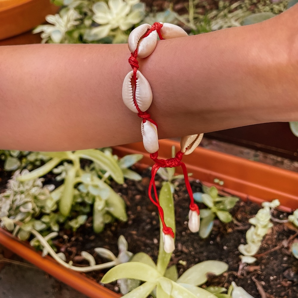 Cowry Shell Bracelet - Picture 3 of 3